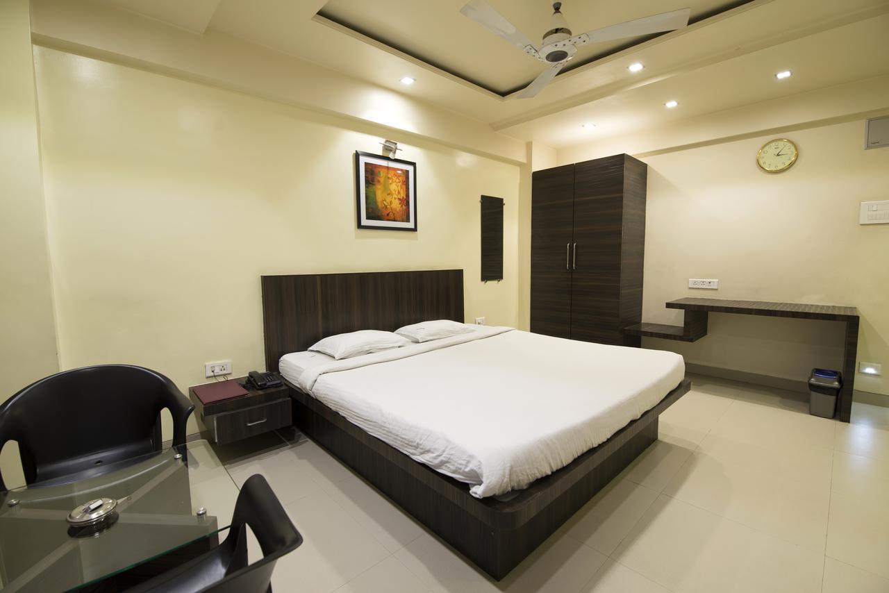 Hotel Suresh Inn Pune Eksteriør billede
