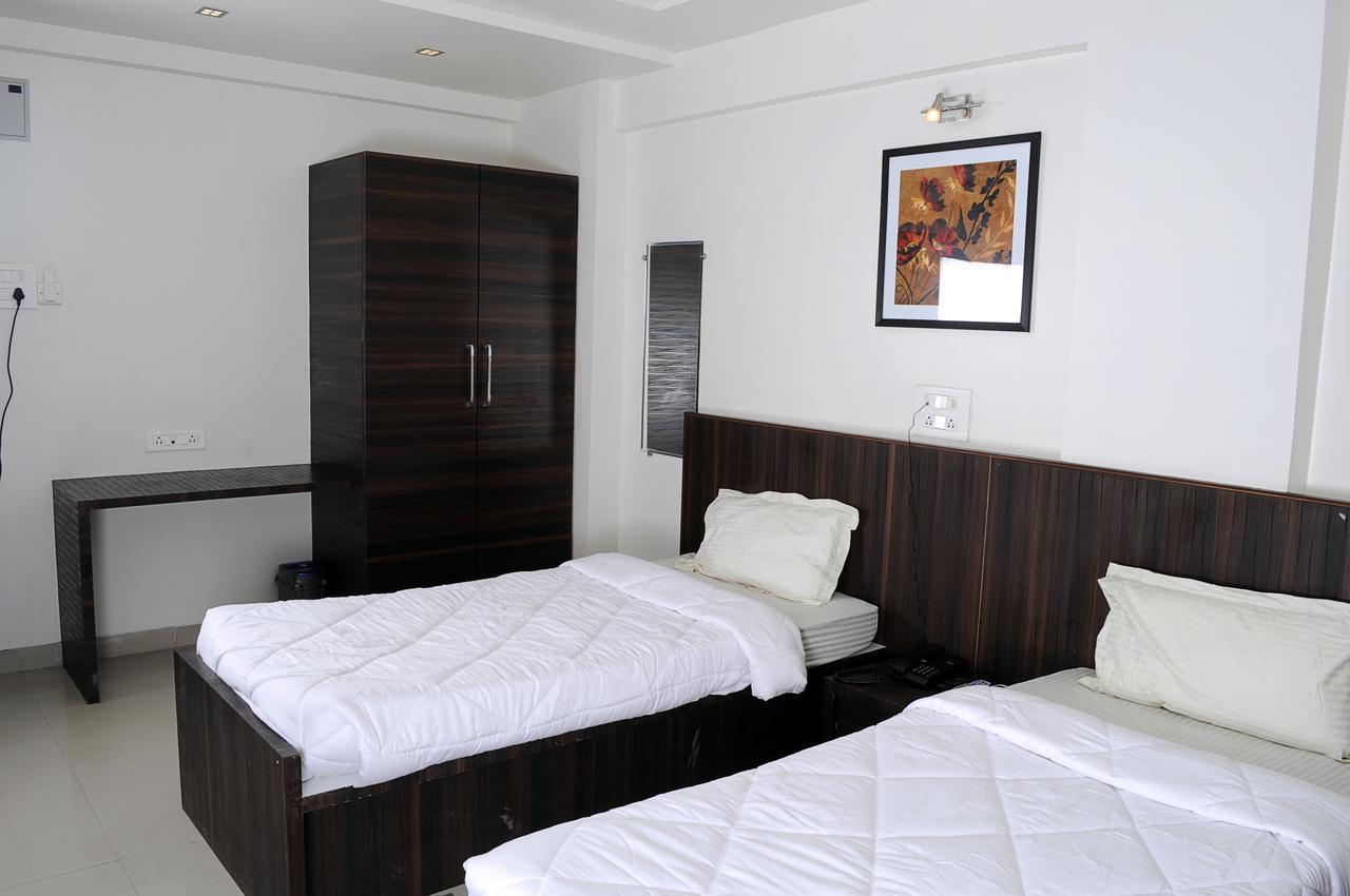 Hotel Suresh Inn Pune Eksteriør billede