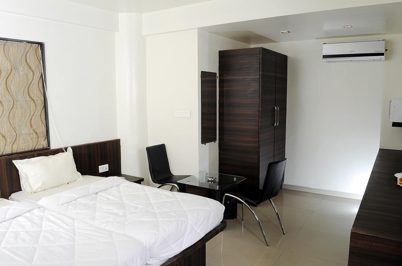 Hotel Suresh Inn Pune Eksteriør billede