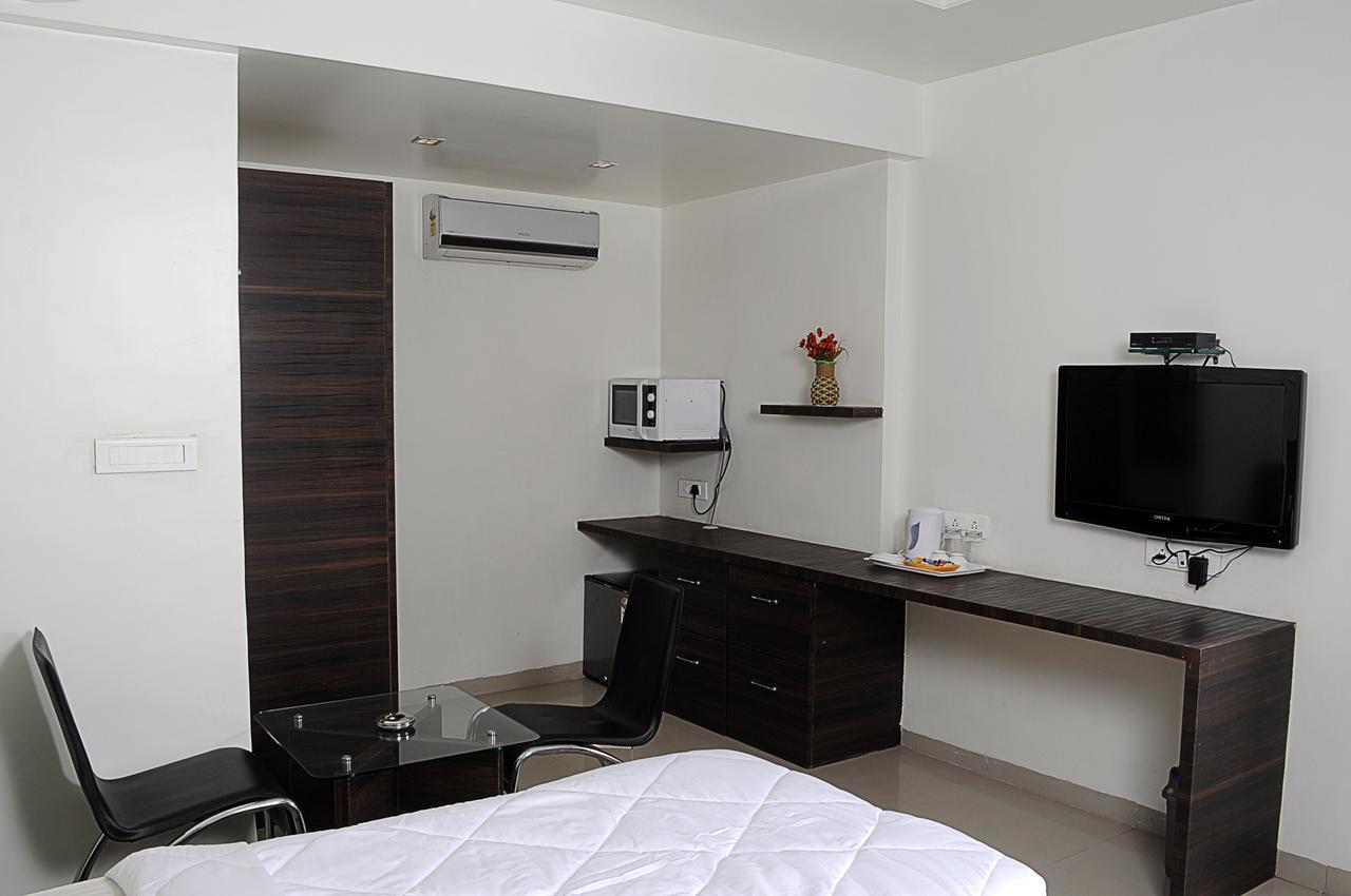 Hotel Suresh Inn Pune Eksteriør billede
