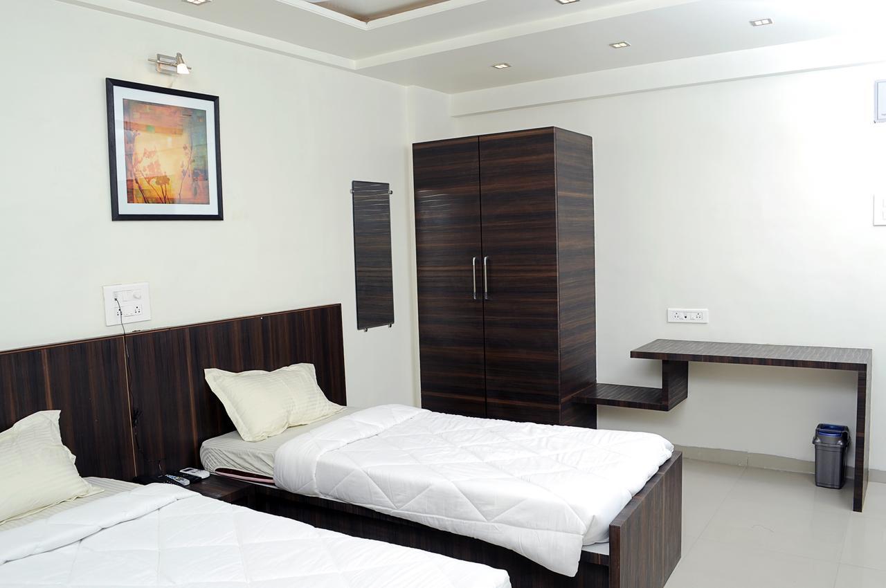Hotel Suresh Inn Pune Eksteriør billede